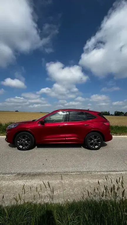 Usado Ford Kuga ST-Line X 225 HP (165 kW) 2022 Vermelho SUV