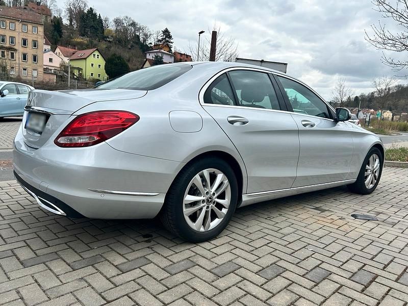 Gebraucht Mercedes C180 156 PS (114 kW) 2014 Silber Limousine
