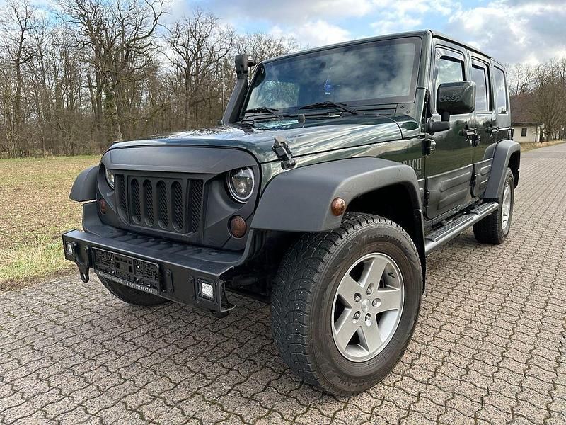 Grün Gebraucht 2010 Jeep Wrangler Unlimited Sport SUV | 25.690 € (Fairer Preis) - Bild 1/4