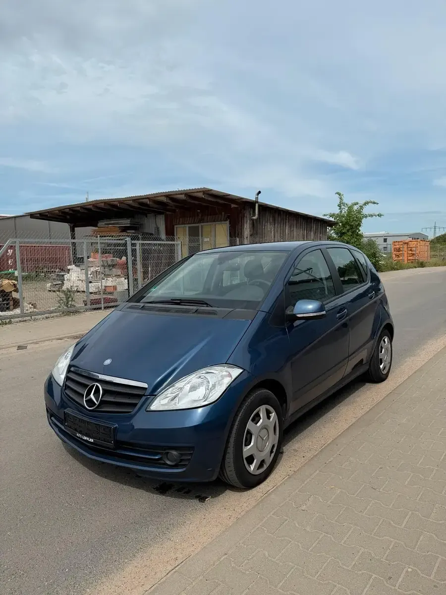Gebraucht Mercedes A180 109 PS (80 kW) 2011 Blau Kleinwagen