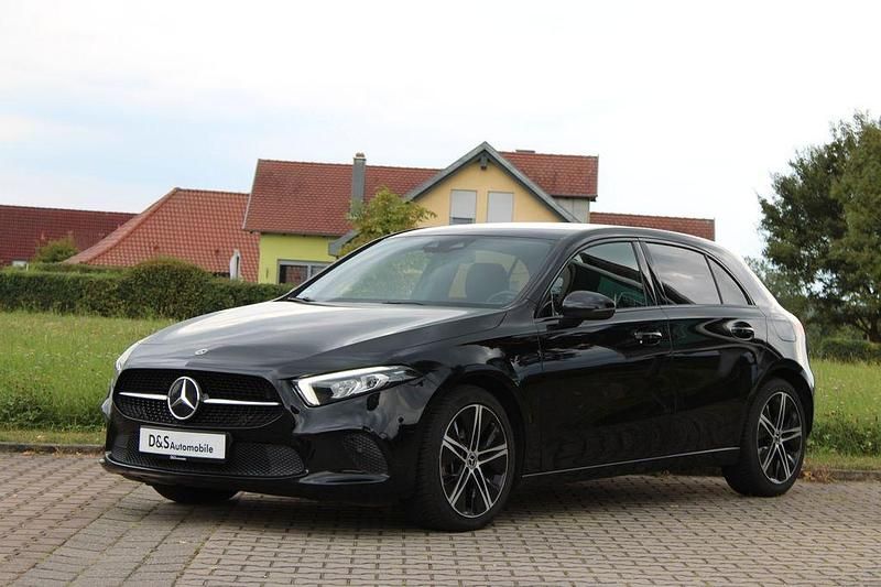 Schwarz Gebraucht 2021 Mercedes A250 Progressive Limousine | 24.820 € (Fairer Preis) - Bild 1/4