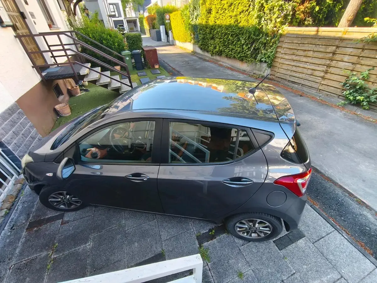 Gebraucht Hyundai i10 67 PS (49 kW) 2015 Grau Kleinwagen
