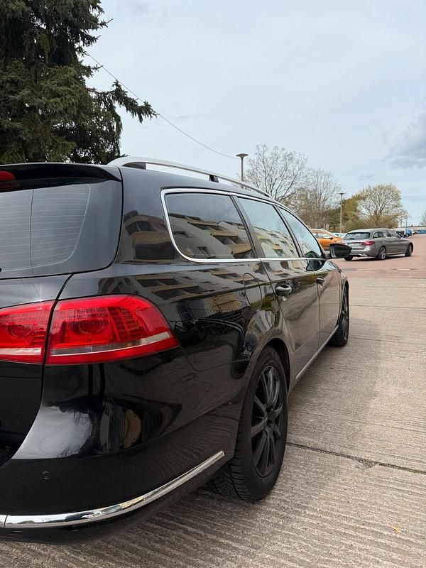 Gebraucht VW Passat 140 PS (102 kW) 2013 Schwarz Limousine