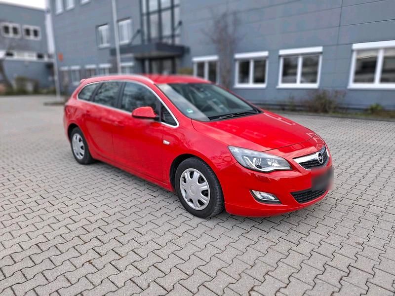 Gebraucht Opel Astra 110 PS (80 kW) 2011 Rot Kombi