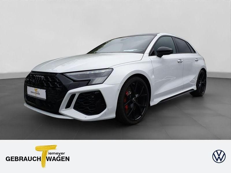 Weiß Gebraucht 2022 Audi RS3 Sportback Ambiente Kleinwagen | 52.860 € (Etwas zu teuer) - Bild 1/4