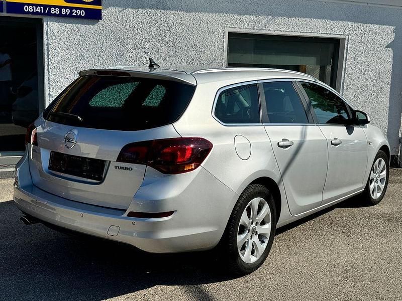 Gebraucht Opel Astra 179 PS (131 kW) 2011 Silber Kombi