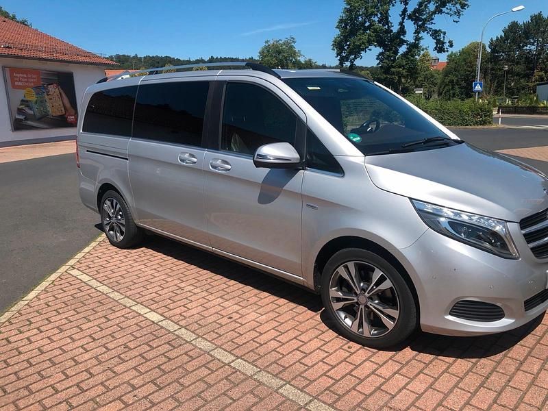 Gebraucht Mercedes V250 Avantgarde Edition 190 PS (139 kW) 2017 Silber Van / Kleinbus