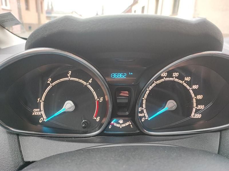 Gebraucht Ford Fiesta SYNC Edition 95 PS (69 kW) 2015 Silber Kleinwagen