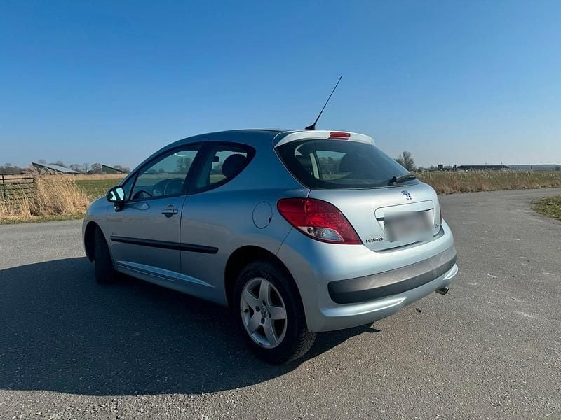 Gebraucht Peugeot 207 95 PS (69 kW) 2010 Silber Kleinwagen