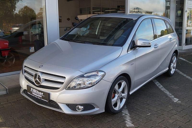 Silber Gebraucht 2012 Mercedes B200 Sport Van / Kleinbus | 14.900 € (Etwas zu teuer) - Bild 1/4