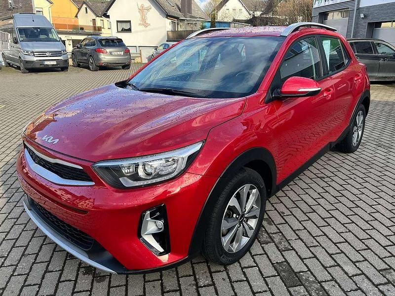 Gebraucht Kia Stonic Edition 7 101 PS (74 kW) 2023 (beg) signal red m SUV