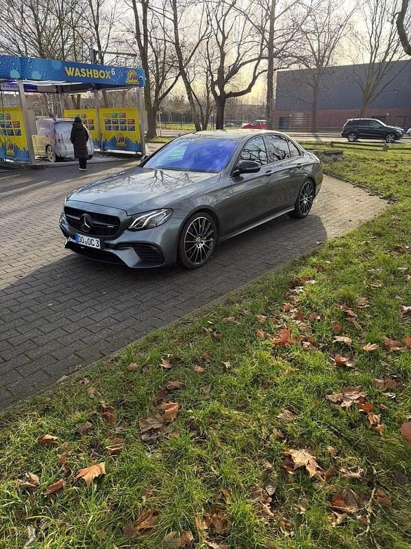 Grau Gebraucht 2016 Mercedes E63 AMG AMG Limousine | 23.400 € - Bild 1/4