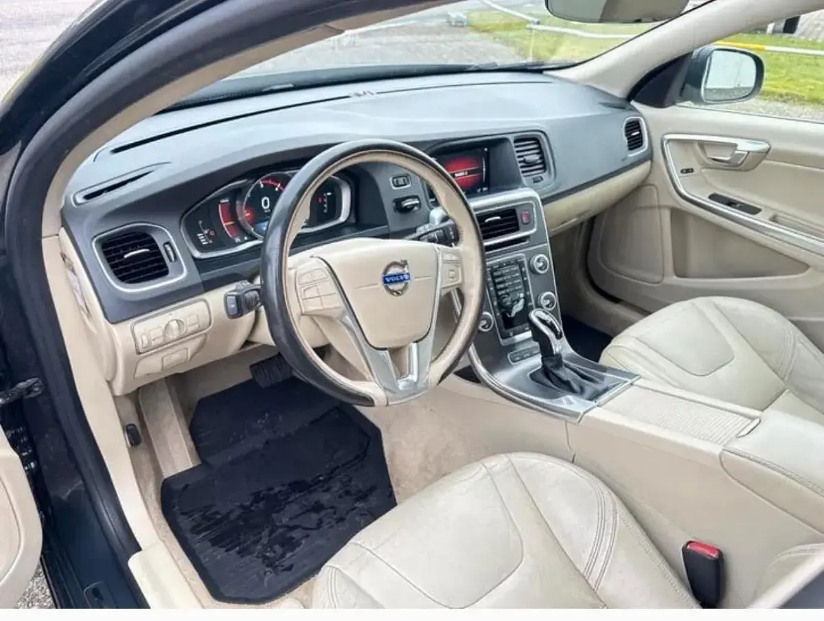 Gebraucht Volvo V60 Summum 220 PS (161 kW) 2015 Grau Kombi