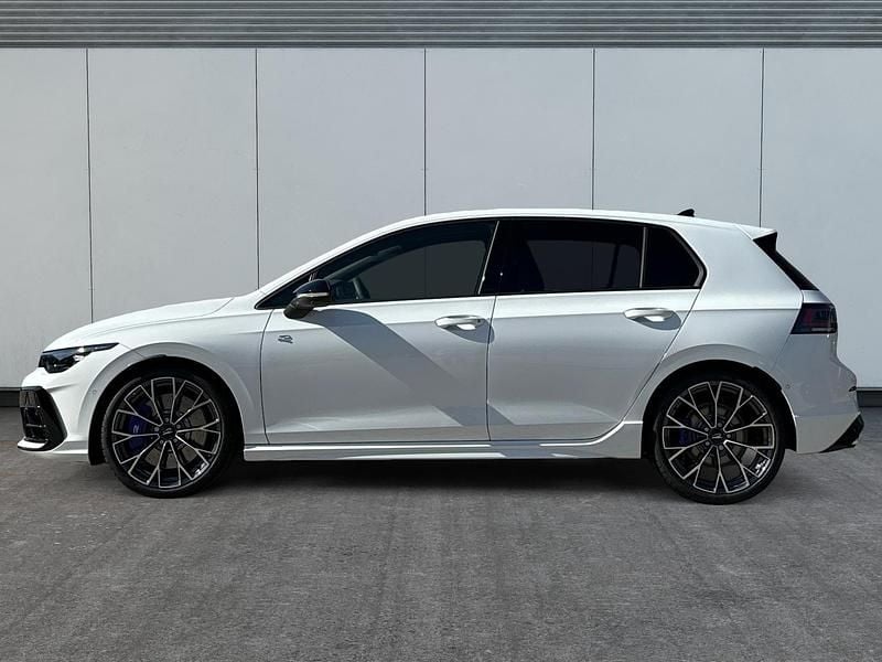 Neu VW Golf VIII R 333 PS (244 kW) 2025 Pure white, dach schwarz Limousine