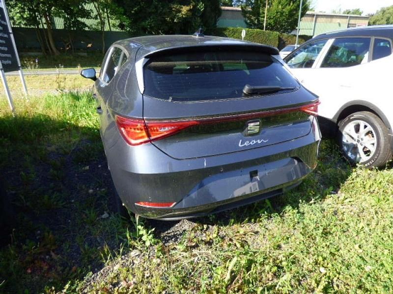 Gebraucht Seat Leon Style 110 PS (80 kW) 2024 Magnetic grau Limousine