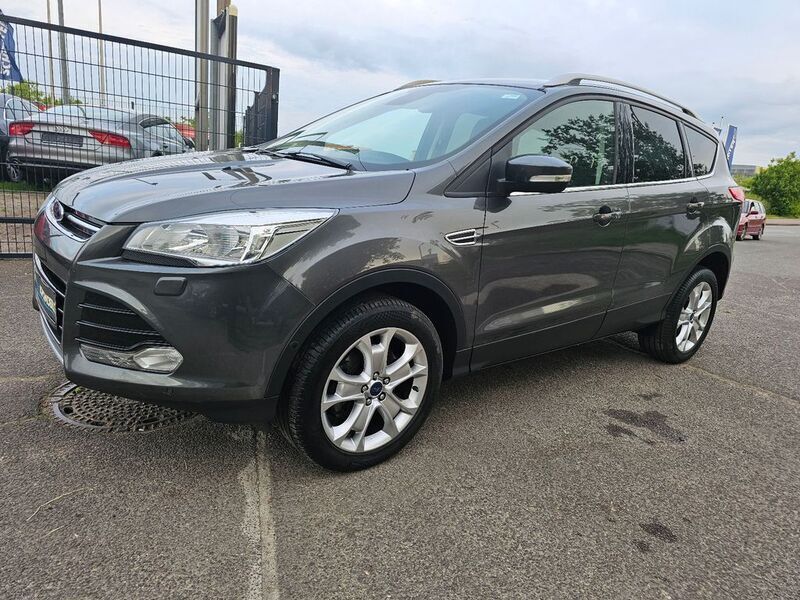 Grau Gebraucht 2016 Ford Kuga Titanium SUV | 10.900 € (Fairer Preis) - Bild 1/4