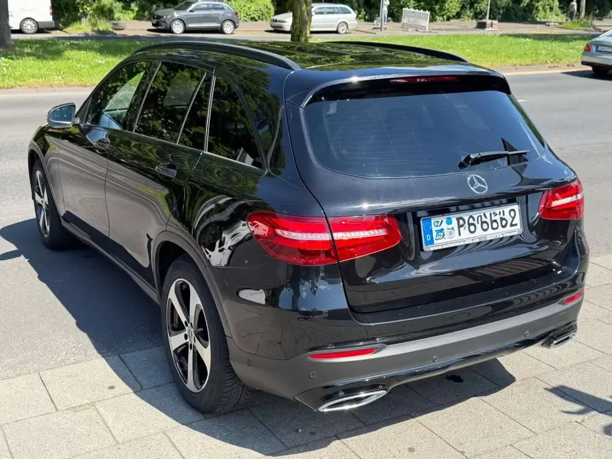 Gebraucht Mercedes GLC250 204 PS (150 kW) 2018 Schwarz SUV