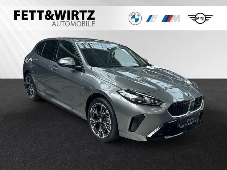 Skyscraper grau metallic Neu 2025 BMW 120 M Sport Kleinwagen | 35.990 € (Guter Preis) - Bild 1/3
