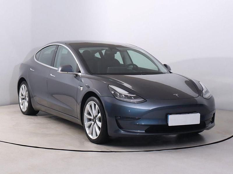 Grau Gebraucht 2020 Tesla Model 3 Limousine | 24.633 € (Fairer Preis) - Bild 1/4