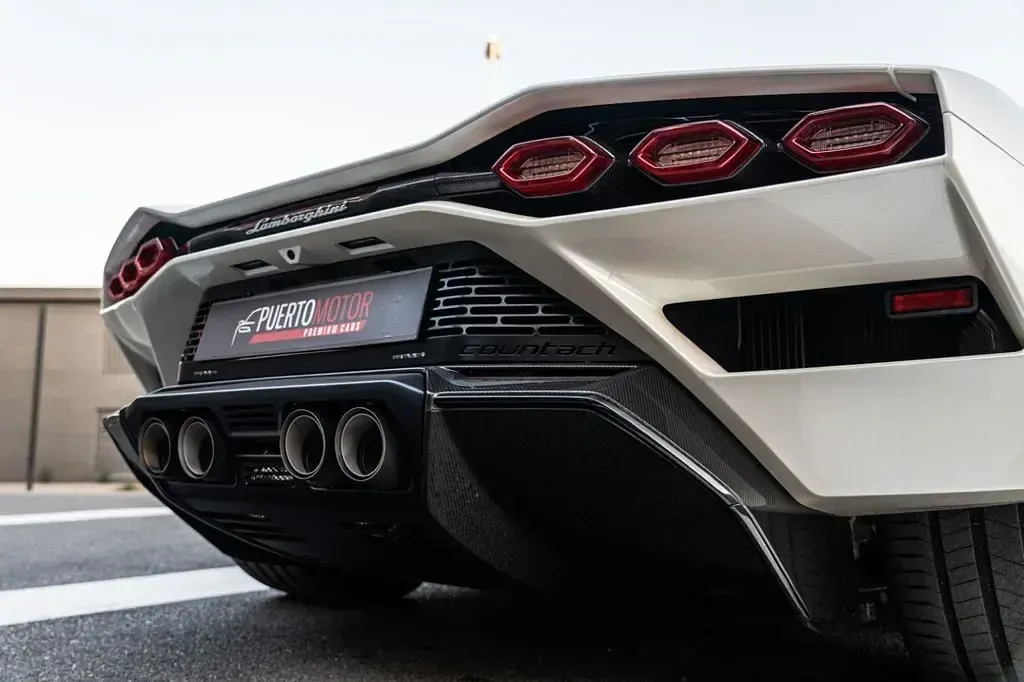 Gebraucht Lamborghini Countach 814 PS (598 kW) 2023 Weiß Coupé