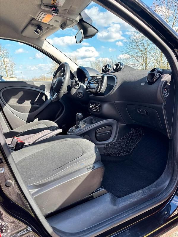 Gebraucht Smart ForFour Electric Drive 60 kW (82 PS) 2018 Rot Kleinwagen