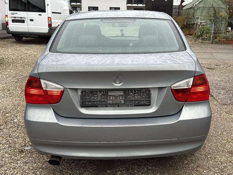 Gebraucht BMW 318 129 PS (94 kW) 2007 Arktis Limousine