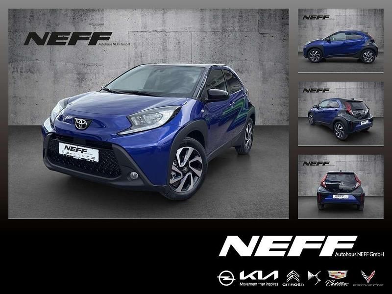 Juniper blue / night sky black Neu 2025 Toyota Aygo Team Kleinwagen | 16.790 € - Bild 1/4