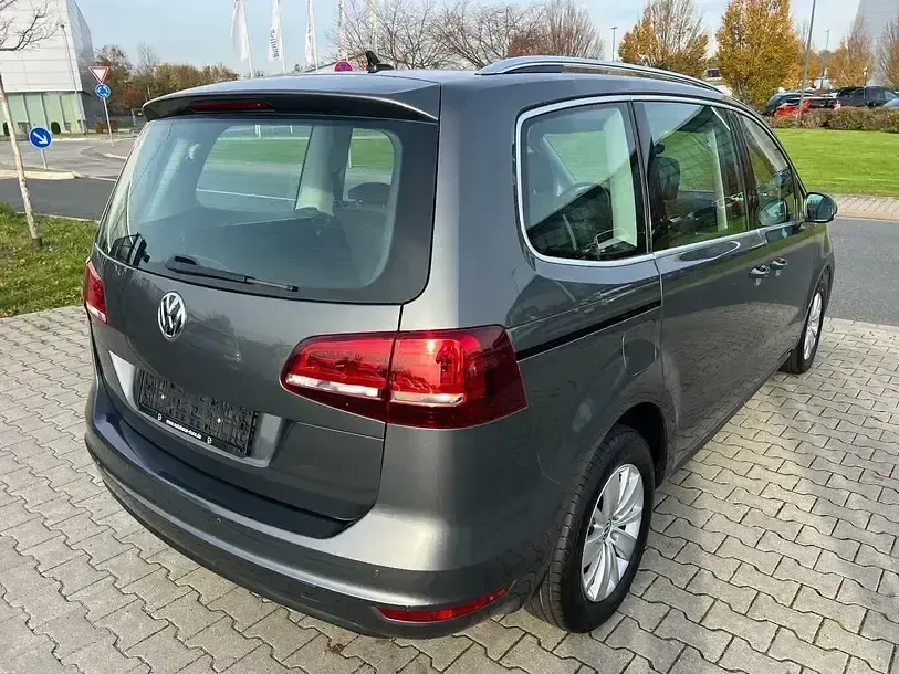 Gebraucht VW Sharan Comfortline 177 PS (130 kW) 2020 Indiumgrau Van / Kleinbus