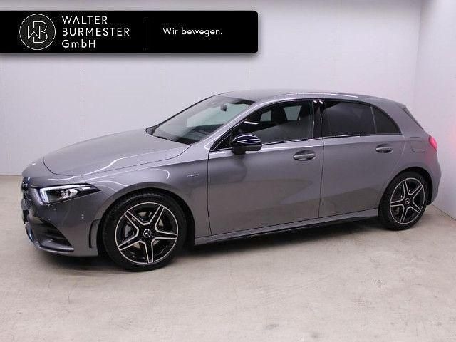 Grau Gebraucht 2022 Mercedes A200 AMG line Kleinwagen | 39.750 € - Bild 1/4