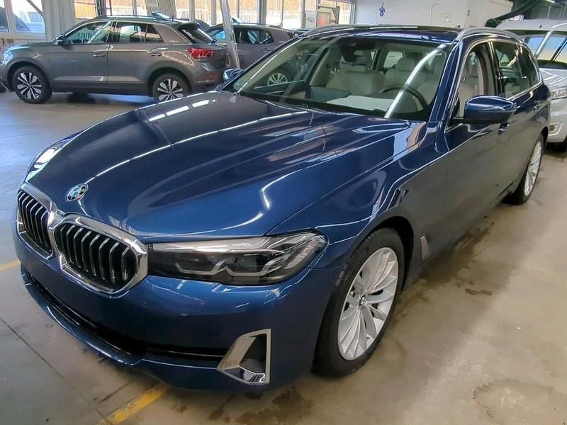 Blau Gebraucht 2022 BMW 520 Luxury Line Limousine | 34.400 € (Superpreis) - Bild 1/3