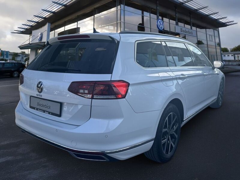 Gebraucht VW Passat 156 PS (114 kW) 2022 Oryxweiß perlmutteffekt (metallic) Kombi