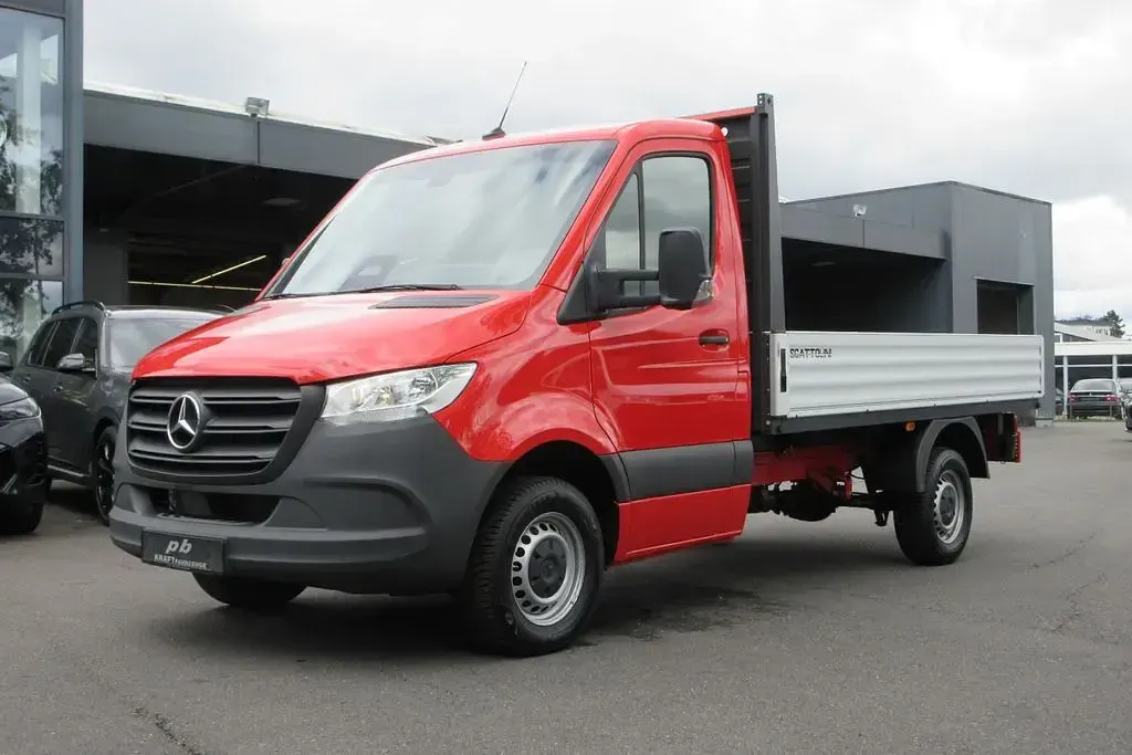 Gebraucht Mercedes Sprinter 170 PS (125 kW) 2025 Rot Van