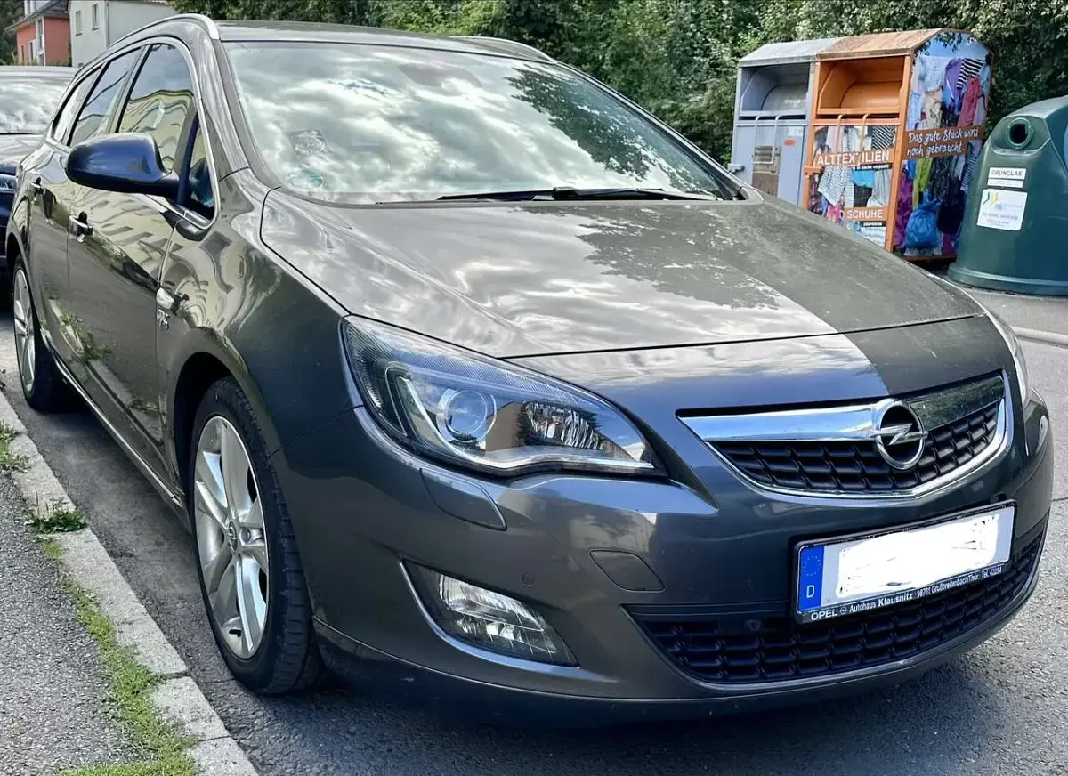 Gebraucht Opel Astra Sport 179 PS (131 kW) 2011 Grau Kombi