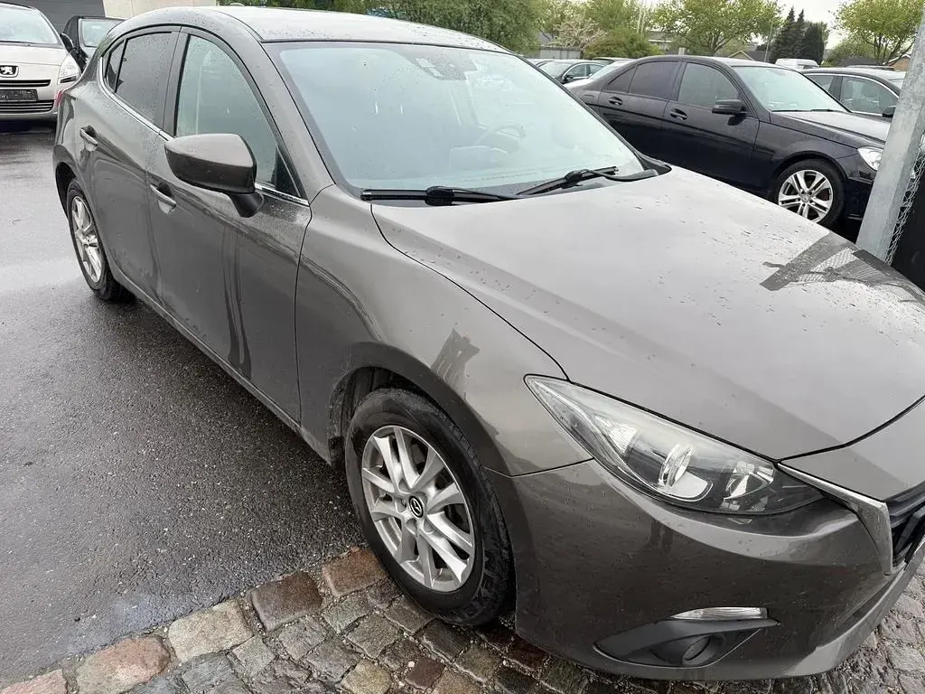 Używany Mazda 3 Center-Line 120 KM (88 kW) 2013 Brązowy Sedan/Limuzyna