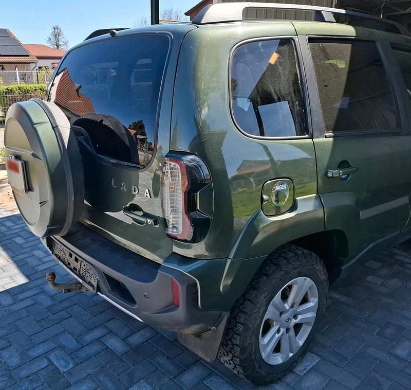 Second-hand Lada niva 80 CP (58 kW) 2021 Verde SUV