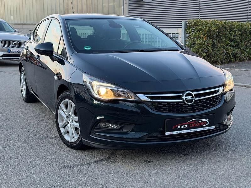 Gebraucht Opel Astra Basis 110 PS (80 kW) 2017 Grün Limousine