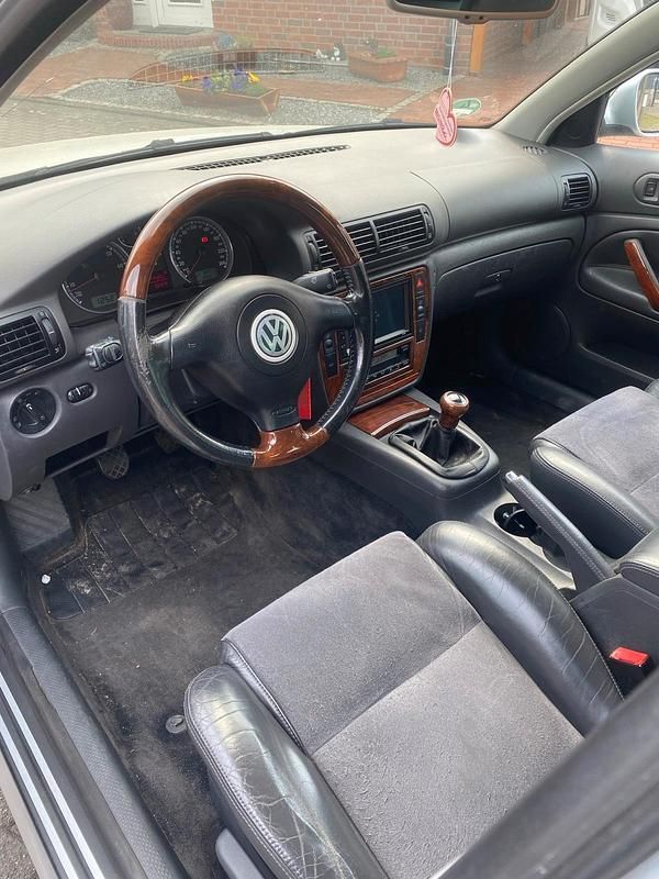 Usata VW Passat 115 CV (84 kW) 2003 Argento Berlina