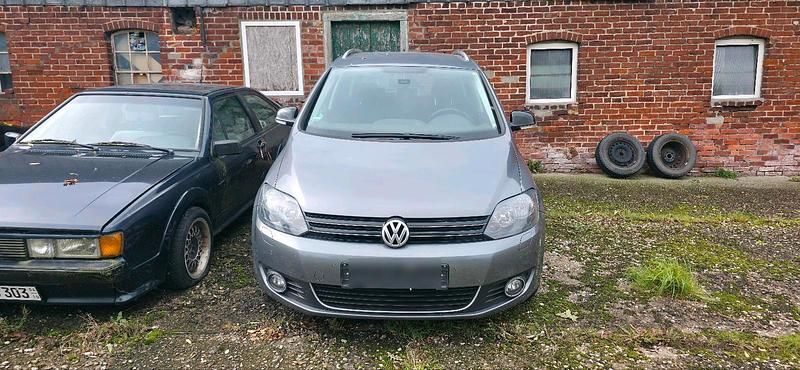 Grau Gebraucht 2011 VW Golf Plus Cross Van / Kleinbus | 8.999 € (Fairer Preis) - Bild 1/4