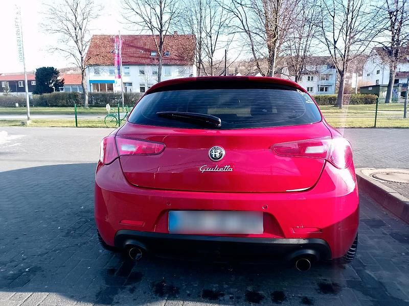 Gebraucht Alfa Romeo Giulietta 170 PS (125 kW) 2011 Rot Kleinwagen