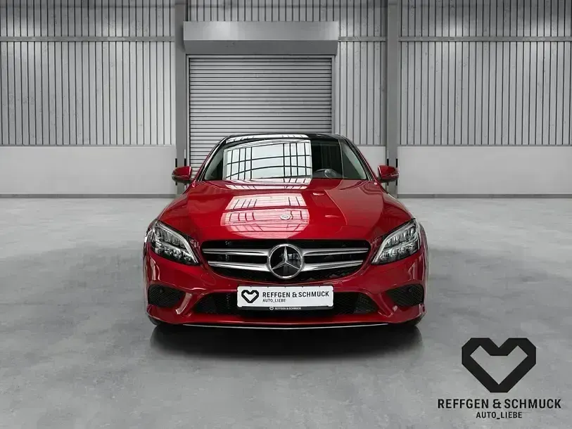 Gebraucht Mercedes C180 Avantgarde 2019 Rot Limousine
