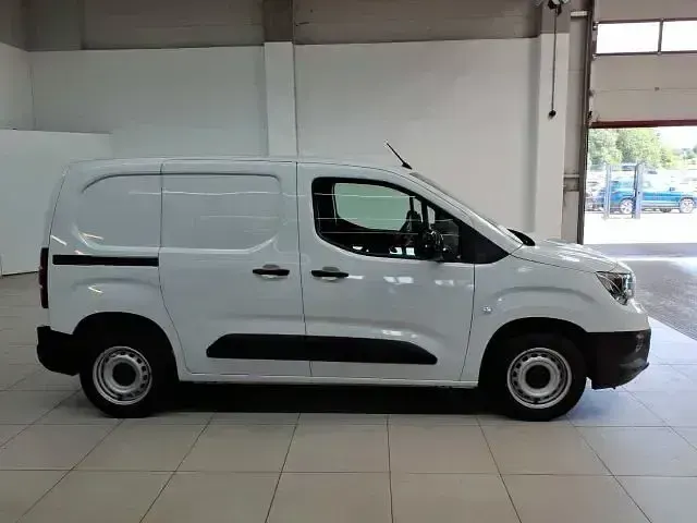 Gebraucht Opel Combo 102 PS (75 kW) 2024 Kaolin weiß Van / Kleinbus