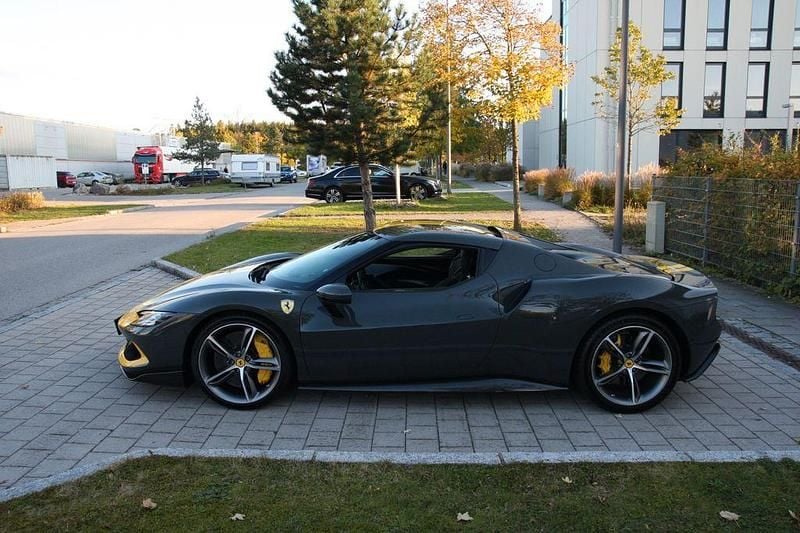 Gebraucht Ferrari 296 663 PS (487 kW) 2022 Grau Coupé