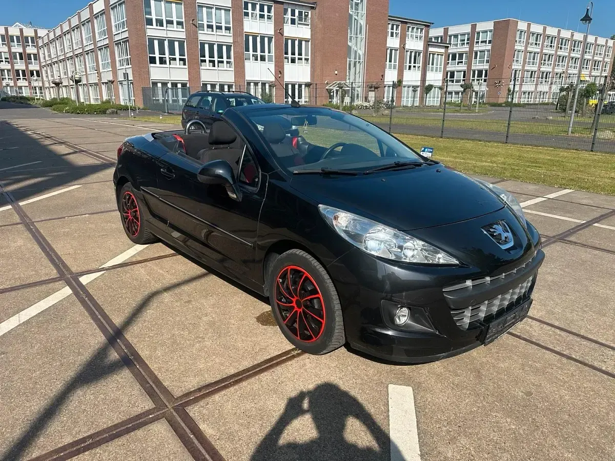 Gebraucht Peugeot 207 CC 120 PS (88 kW) 2011 Schwarz Cabrio