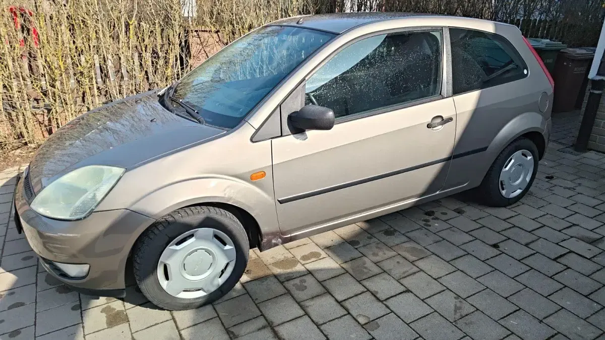 Second-hand Ford Fiesta 80 CP (58 kW) 2004 Gri Hatchback