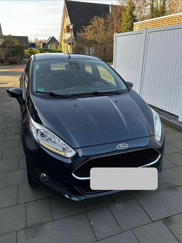 Blau Gebraucht 2016 Ford Fiesta Celebration Kleinwagen | 6.000 € (Guter Preis) - Bild 1/4