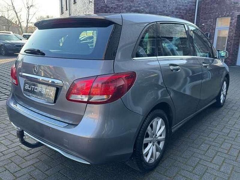Gebraucht Mercedes B180 Style 122 PS (89 kW) 2016 Grau Van / Kleinbus