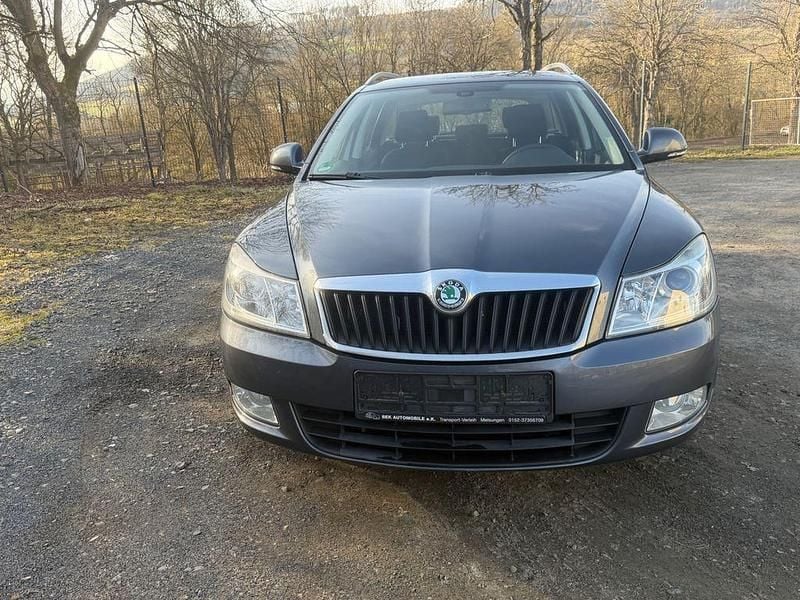 Gebraucht Skoda Octavia Elegance 122 PS (89 kW) 2009 Grau Kombi