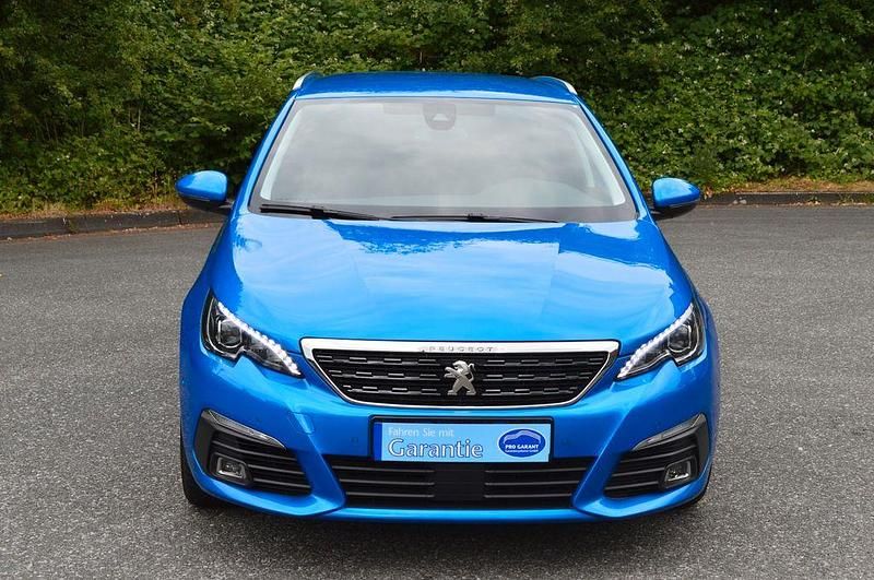 Gebraucht Peugeot 308 SW Allure 131 PS (96 kW) 2021 Blau Kombi