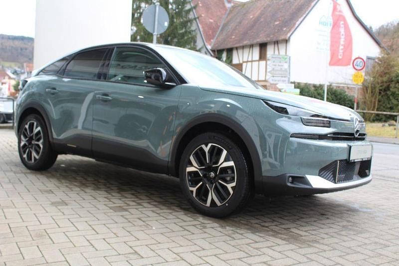 Neu Citroën e-C4 114 kW (156 PS) 2025 Grün Limousine