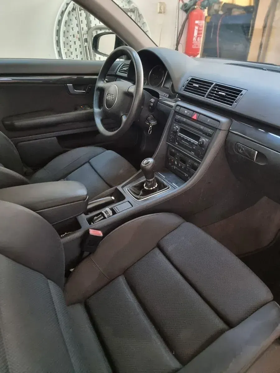 Gebraucht Audi A4 131 PS (96 kW) 2001 Schwarz Kombi